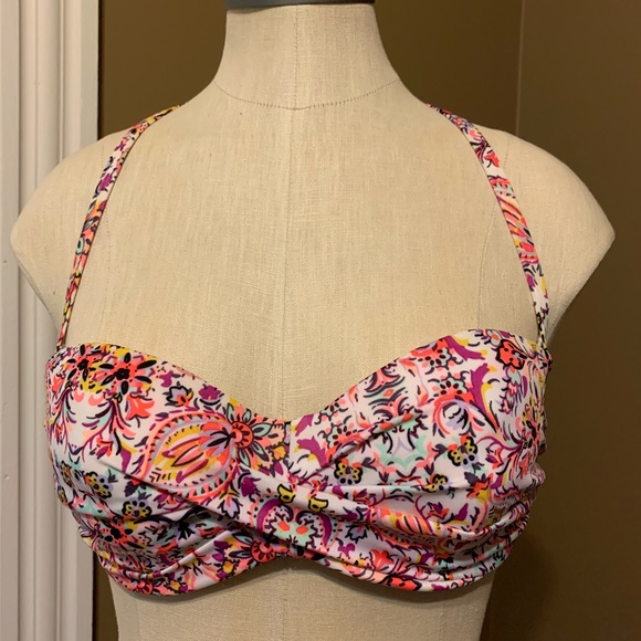 Victoria’s Secret bikini - Picture 6 of 12